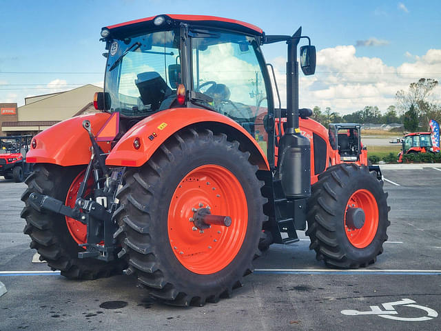 Image of Kubota M7-154 Deluxe equipment image 4