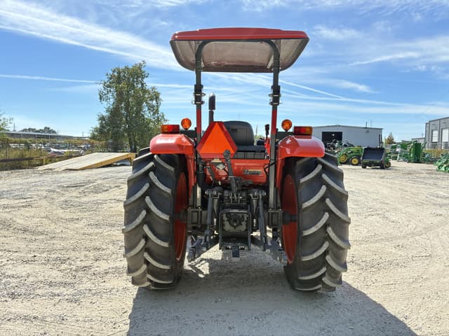 Image of Kubota M7060 equipment image 3