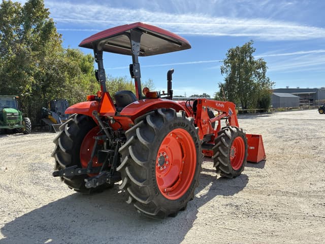 Image of Kubota M7060 equipment image 4