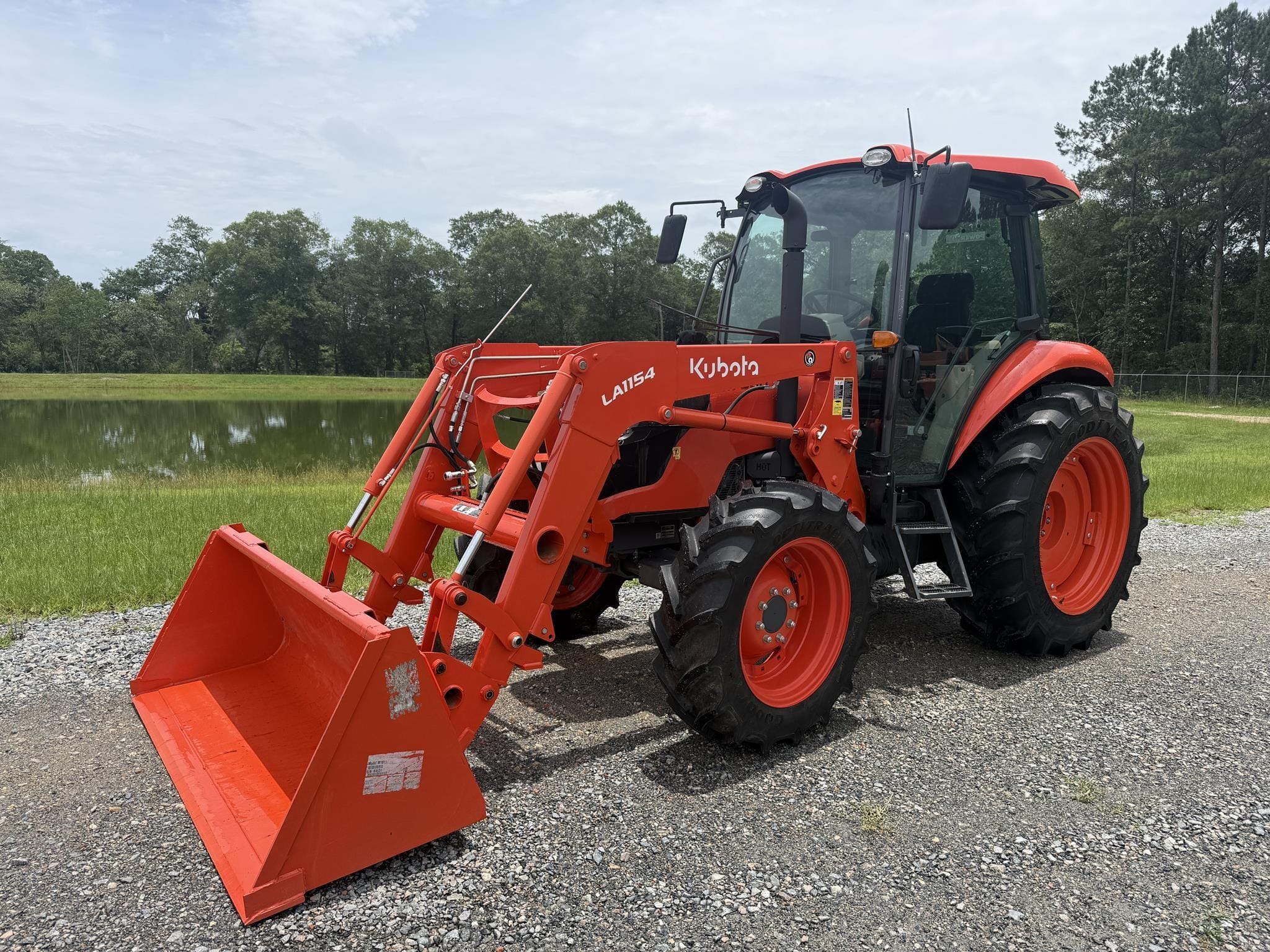 2024 Kubota M7060D Equipment Image0