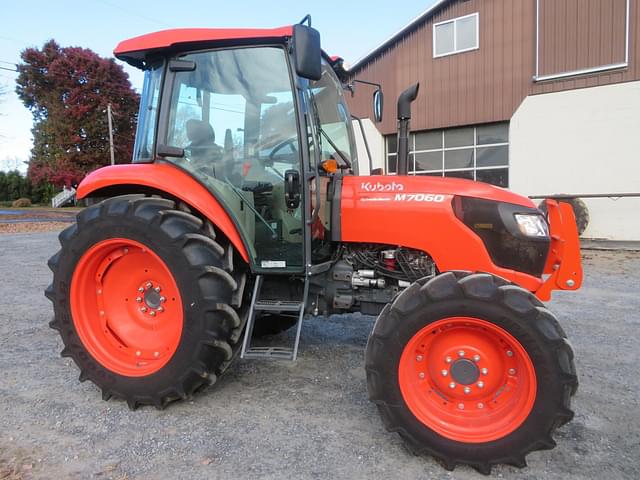 Image of Kubota M7060HDC equipment image 1