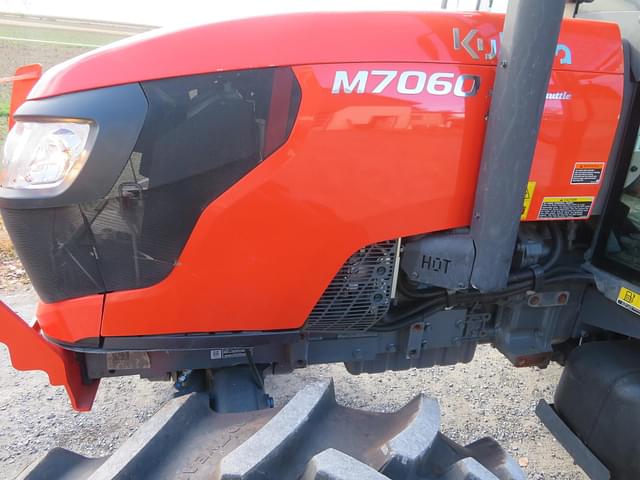 Image of Kubota M7060HDC equipment image 4