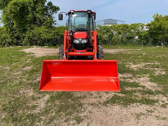 Image of Kubota M7060 equipment image 4