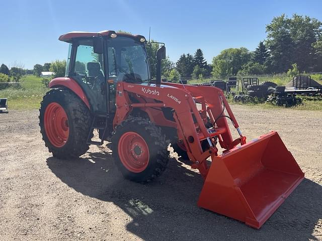 Image of Kubota M7060 equipment image 3