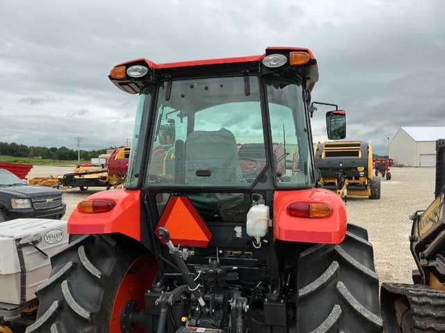 Image of Kubota M7060HDC12 equipment image 4