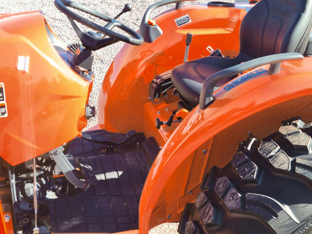 Image of Kubota MX5400HST equipment image 4