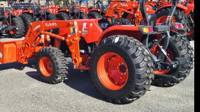 Image of Kubota MX5400HST equipment image 2