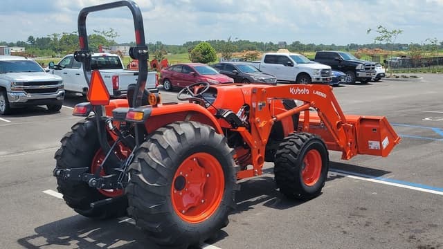 Image of Kubota MX5400HST equipment image 2