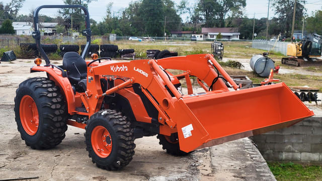 Image of Kubota MX5400HST equipment image 2
