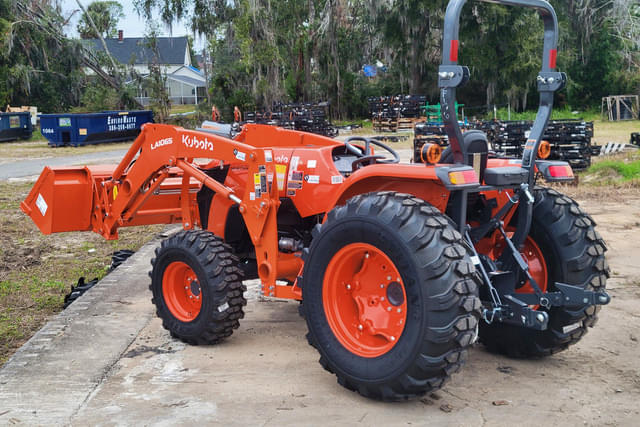 Image of Kubota MX5400HST equipment image 4