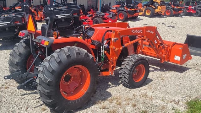 Image of Kubota MX5400HST equipment image 2