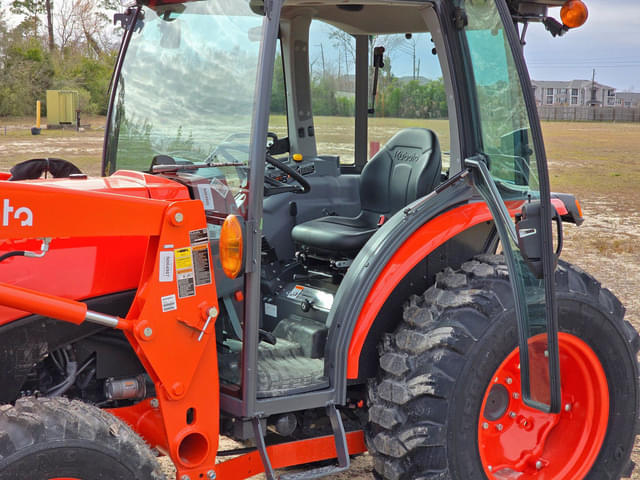 Image of Kubota MX5400 equipment image 4