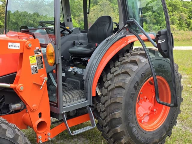 Image of Kubota MX5400 equipment image 4