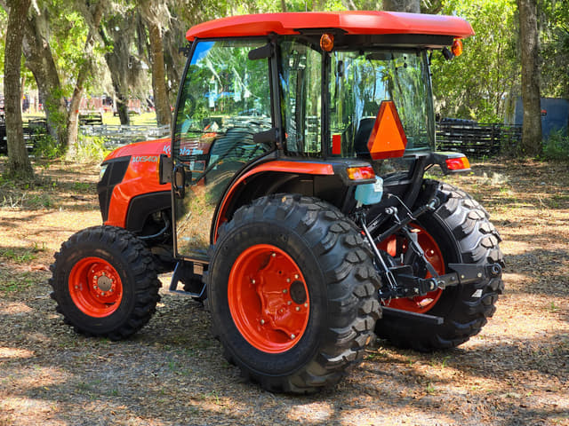 Image of Kubota MX5400 equipment image 2