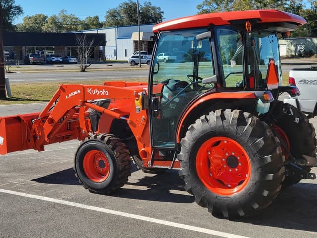 Image of Kubota MX5400HST equipment image 2