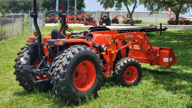 Image of Kubota MX5400HST equipment image 2