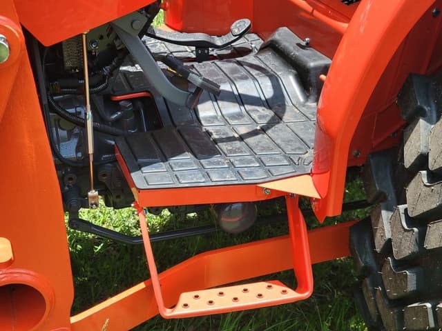 Image of Kubota MX5400HST equipment image 4
