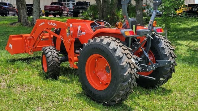 Image of Kubota MX5400HST equipment image 3