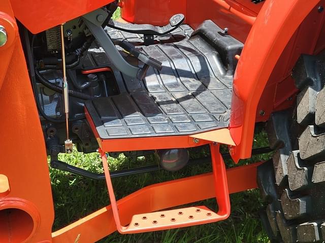 Image of Kubota MX5400 equipment image 4