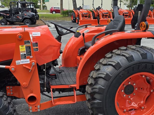 Image of Kubota MX5400 equipment image 4