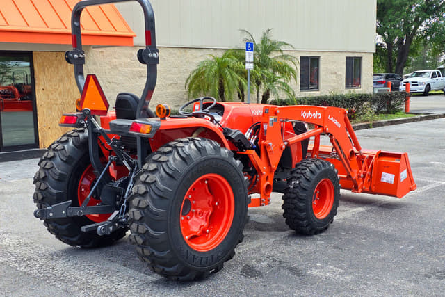 Image of Kubota MX5400 equipment image 2