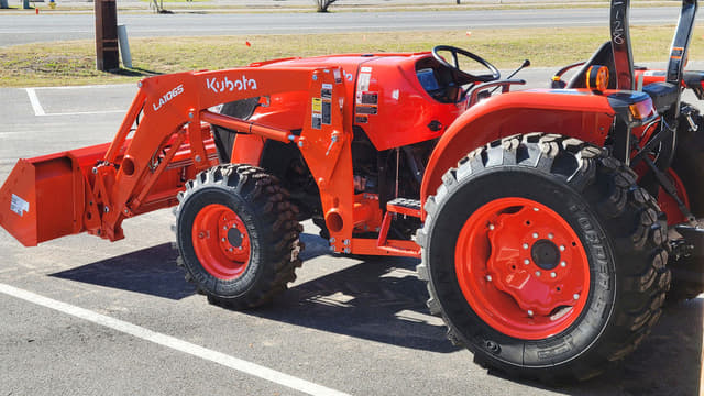 Image of Kubota MX5400HST equipment image 2