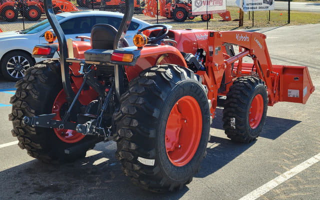 Image of Kubota MX5400HST equipment image 3