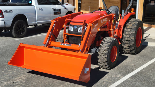 Image of Kubota MX5400HST equipment image 1