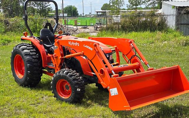 Image of Kubota MX6000 equipment image 2