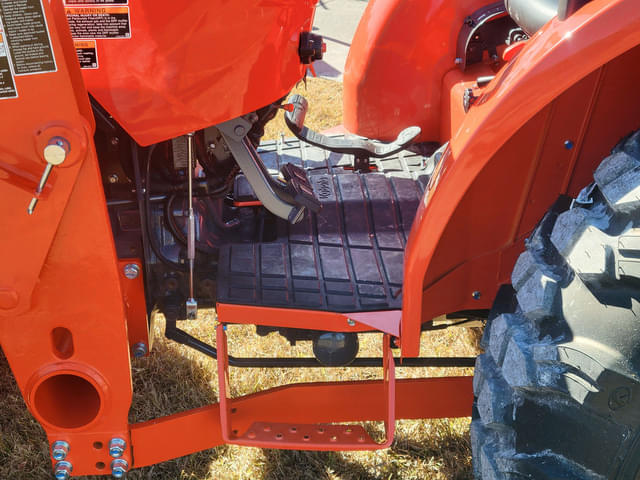 Image of Kubota MX6000HST equipment image 4