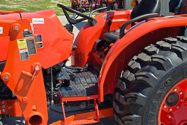 Image of Kubota MX6000HST equipment image 4