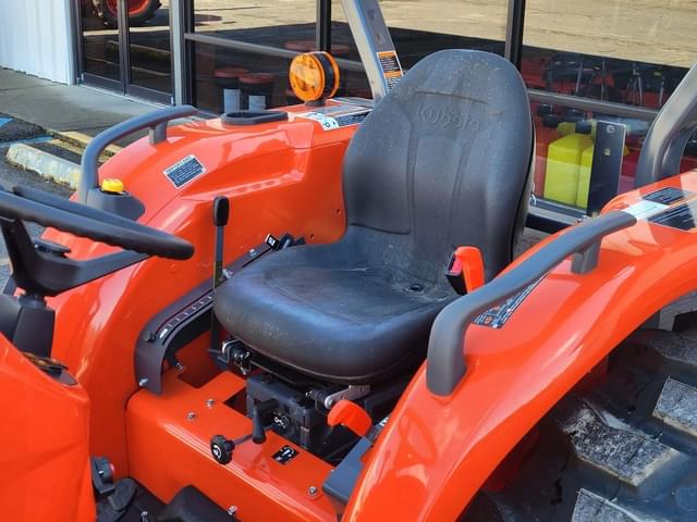 Image of Kubota MX6000HST equipment image 4