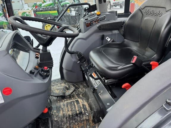 Image of Kubota MX5400 equipment image 2