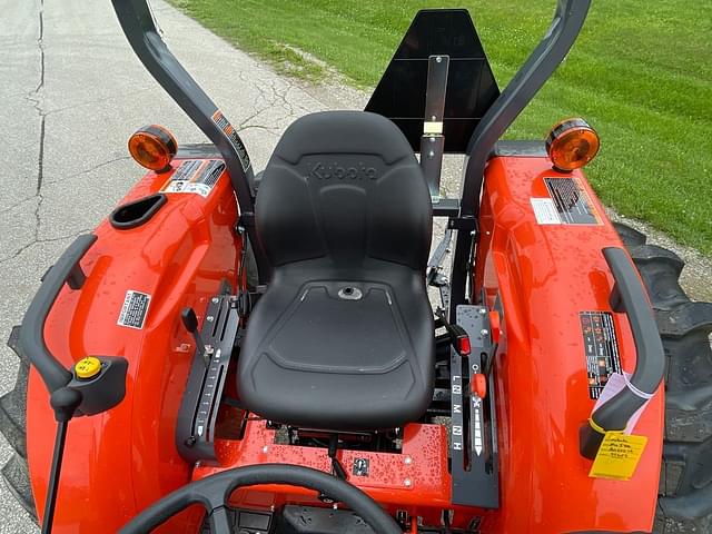 Image of Kubota MX5400 equipment image 2