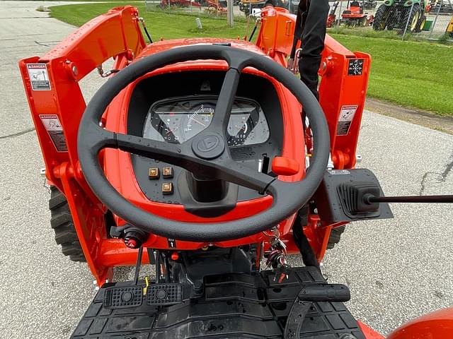 Image of Kubota MX5400 equipment image 3