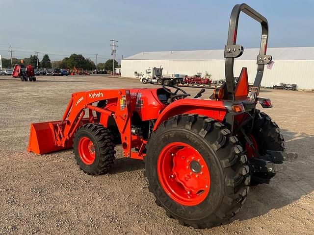 Image of Kubota MX5400 equipment image 3