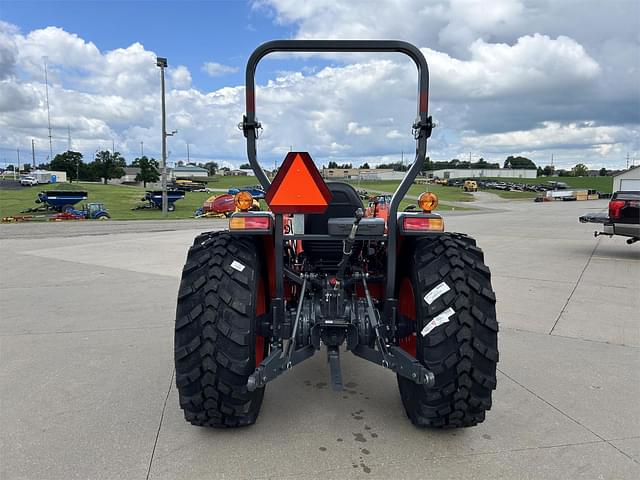 Image of Kubota MX5400 equipment image 3