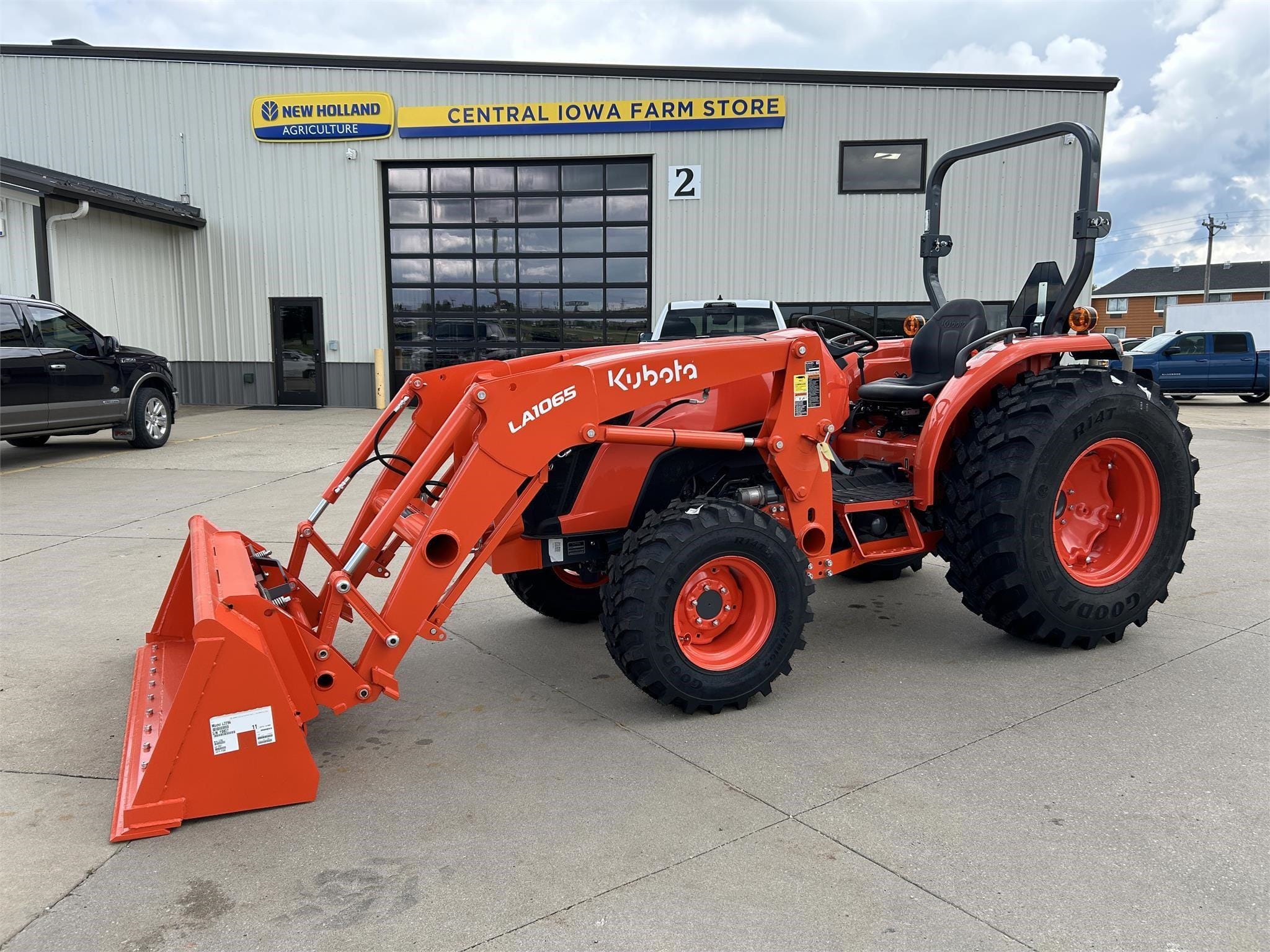 Main image Kubota MX5400