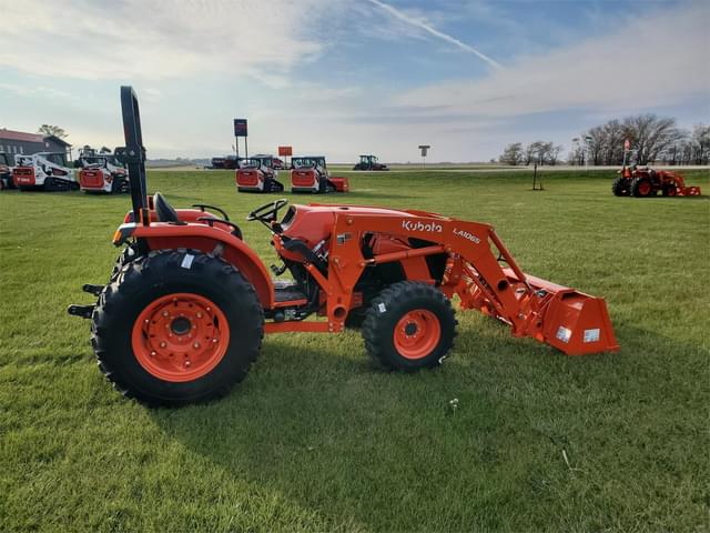 Image of Kubota MX6000HST equipment image 4