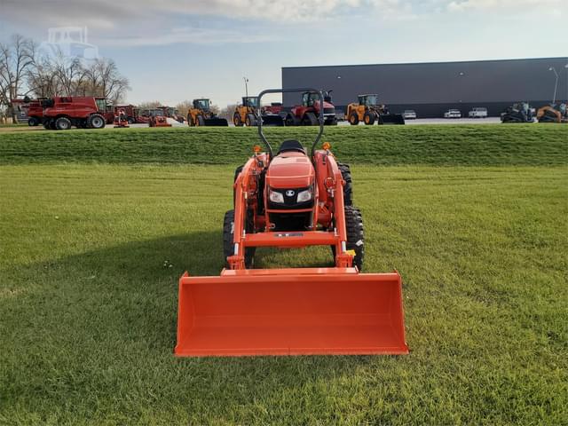 Image of Kubota MX6000HST equipment image 2