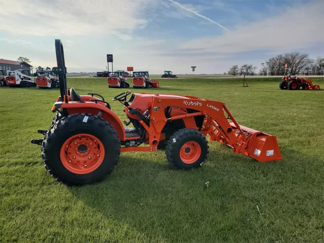 Image of Kubota MX6000HST equipment image 4