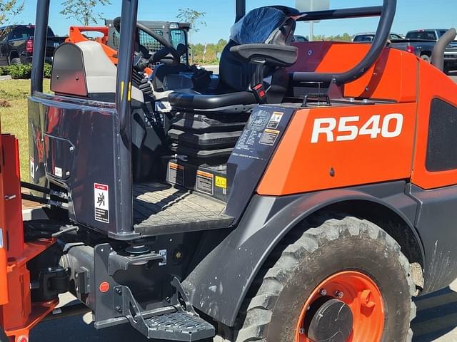 Image of Kubota R540 equipment image 4