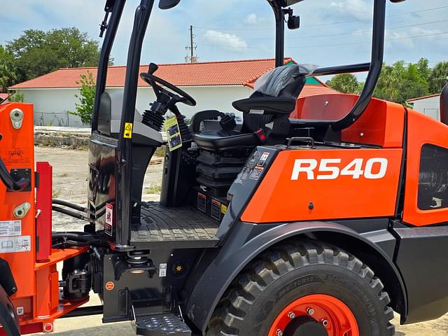 Image of Kubota R540 equipment image 4