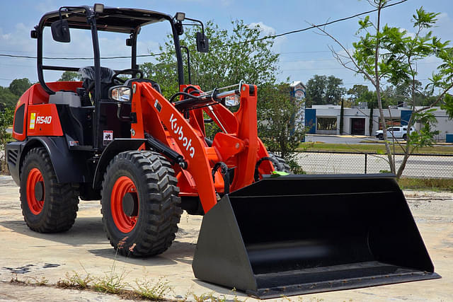 Image of Kubota R540 equipment image 1