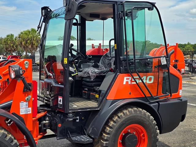 Image of Kubota R540 equipment image 4