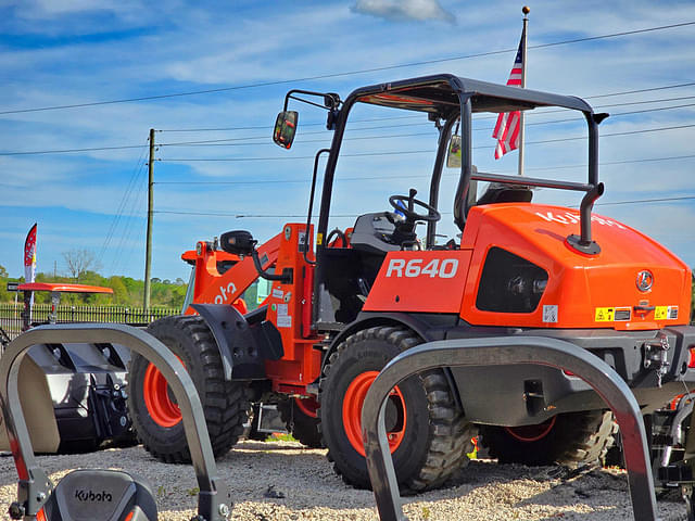 Image of Kubota R640 equipment image 3