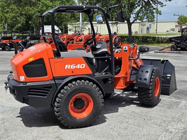 Image of Kubota R640 equipment image 4