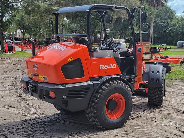 Image of Kubota R640 equipment image 3