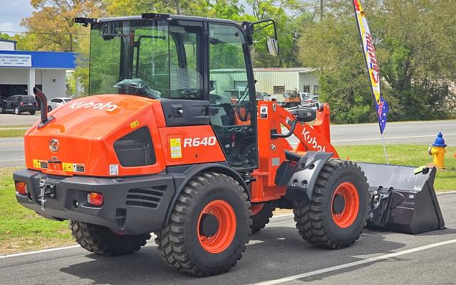 Image of Kubota R640 equipment image 4