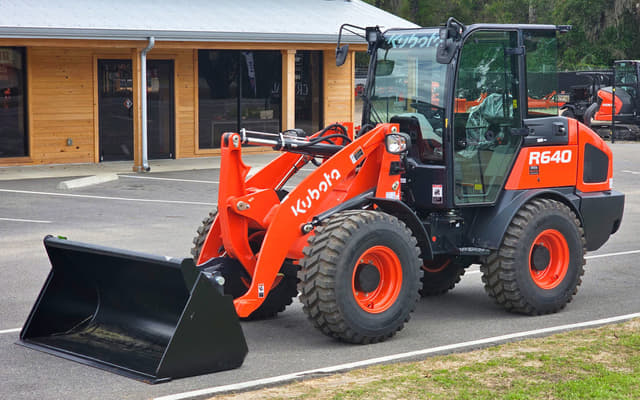 Image of Kubota R640 equipment image 1